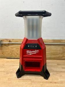 lot 3 image: MILWAUKEE M18 18-Volt Lithium-Ion RADIUS Site Light (Tool-Only)
