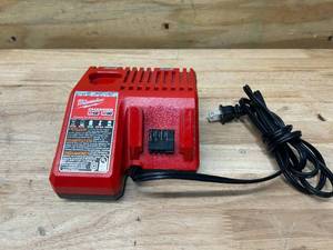 lot 36 image: MILWAUKEE M12 and M18 12-Volt18-Volt Lithium-Ion Multi-Voltage Battery Charger
