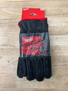 lot 38 image: MILWAUKEE X-Large Level 5 Cut Resistant Goatskin Leather Impact Gloves
