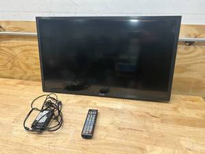 lot 17 image: SAMSUNG 32 LED TV (UN32J5003BFX2A)