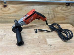 lot 106 image: MILWAUKEE 38 in. 1200 RPM Magnum Drill