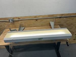 lot 125 image: 4 Work Light (with onoff switch) with Heavy Duty Mount