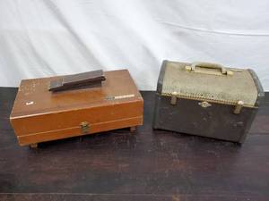 lot 18 image: Ultralite Samsonite Carrying Case And Sunbeam Shoe Polish Kit