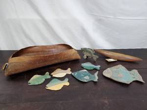 lot 21 image: Collection Of Fish And Boat Dcor