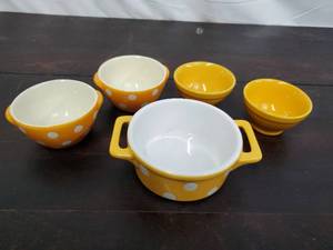 lot 27 image: Collection Of Yellow Kitchenware