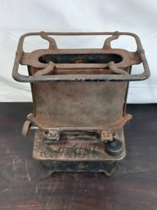 The Taylor & Boggis FDY Co. Game Junior No. 2 Sad Iron Heater