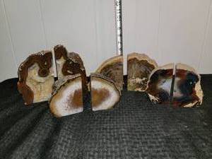 lot 38 image: Agate Booked Collection
