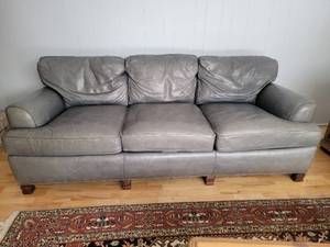 lot 1 image: Luxurious Grey Leather Sofa by Whittemore-Sherill