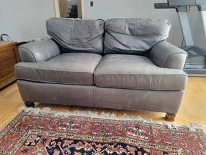lot 2 image: Luxurious Grey Leather Loveseat by Whittemore-Sherill