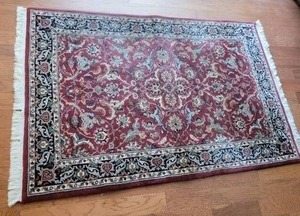 lot 10 image: Vibrant Oriental Wool Area Rug - 4 x 6