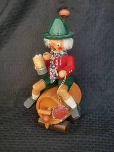 lot 26 image: Handcrafted German Smoker by Steinbach - Ein Liter bei Lowenbrau