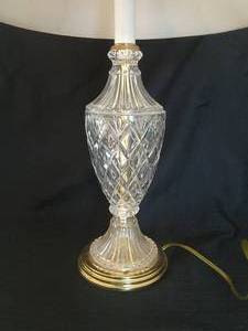 lot 41 image: Sparkling Cut Glass Vase Lamp