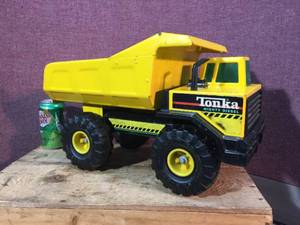 lot 10 image: Vintage Tonka Mighty Diesel Dumptruck