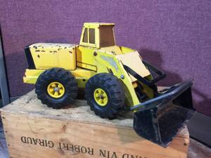 lot 32 image: Vintage Tonka Loader