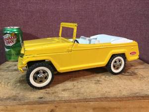 lot 33 image: Vintage Tonka Jeepster