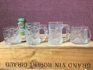 lot 52 image: Vintage McDonalds Batman Forever 3D Movie Mug Set