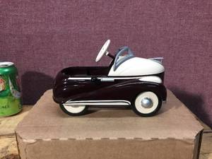 lot 57 image: Vintage Hallmark 1939 Lincoln Zephyr Kiddie Car