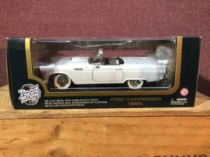 lot 66 image: Road Tough 1955 Ford Thunderbird Diecast 118