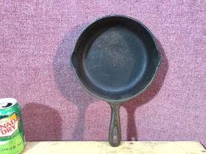 lot 75 image: Cast Iron 8 Skillet #5