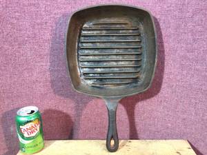 lot 76 image: Cast Iron Emeril Grill Pan