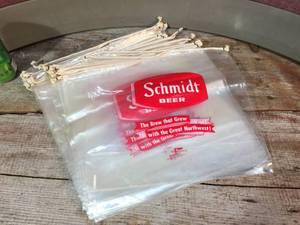 lot 88 image: Vintage Schmidt Beer Souvenir Bags