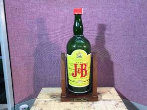 lot 91 image: J & B Scotch Whiskey BottleStand