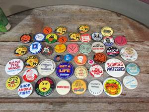 lot 93 image: Button Collection
