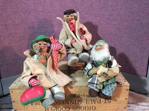 lot 98 image: 3 Vintage Kis Figures