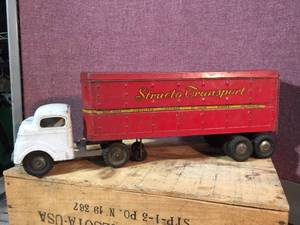 lot 107 image: Vintage STRUCTO TRANSPORT