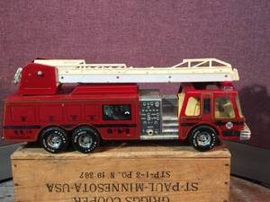 lot 109 image: Vintage Mylint Water Cannon Firetruck