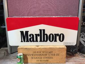lot 129 image: Vintage MARLBORO Light-UP Sign - Works