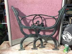 lot 140 image: Antique Cast Iron Bench Supports