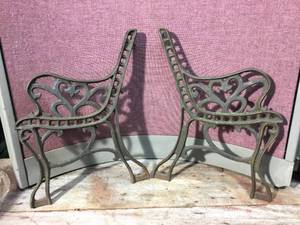 lot 142 image: Antique Childs Cast Iron Bench Supports