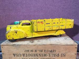 lot 163 image: Vintage MARX Coco Cola Delivery Truck