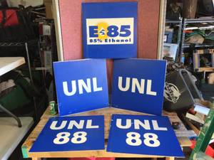 lot 171 image: 5 pc Acrylic Gas Station Sign