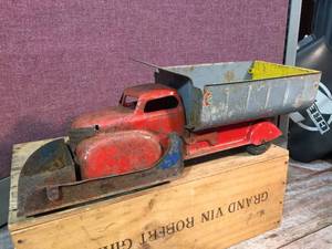lot 172 image: Vintage MARX LUMAR Front Loader Dumptruck