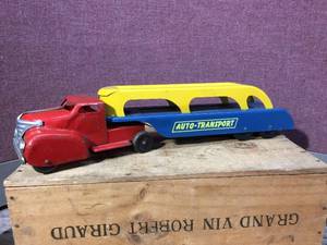 lot 187 image: Vintage MARXWYANDOTTE Car Hauler