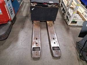 Linde EWR60-02 6000-lbs 24V Electric Lift Truck