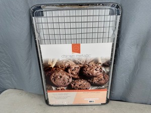New Chicago Metallic 3 Piece Baking Sheet Set