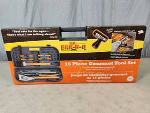 New 16 Piece BBQ Tool Set with Bonus Light