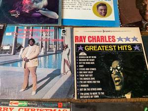 lot 7 image: 9 Records 60s - 70s
