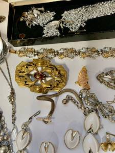 lot 14 image: VTG Jewelry MIX