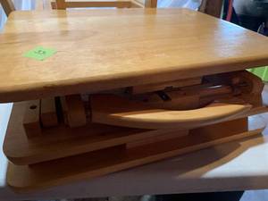 lot 33 image: 4 Wood TV Trays on cart
