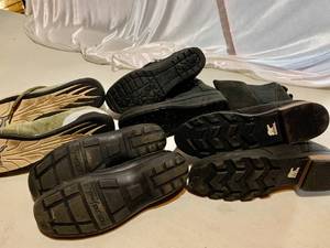 lot 34 image: 4 PR SZ 9 Womens Shoes Boots