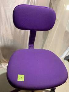 lot 38 image: Purple 5 wheels Office Chair