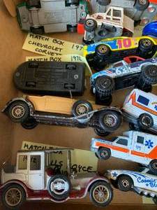lot 44 image: Box 18 Matchbox cars
