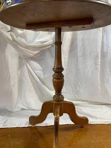 lot 50 image: 23 Round Table Brent Co Mass.