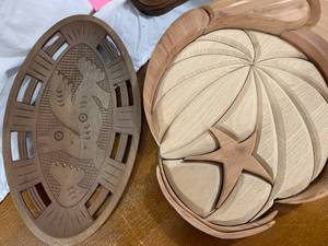 lot 53 image: Wood Platter, Starfish Carved