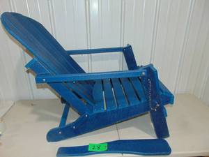 lot 28 image: Navy Blue Plastic Folding Adirondack Chair Missing 1 Arm Rest