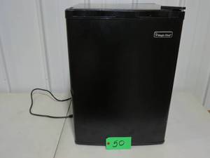 lot 50 image: Magic Chef 2.6 Cu. Ft Compact Refrigerator - Scratchesdents